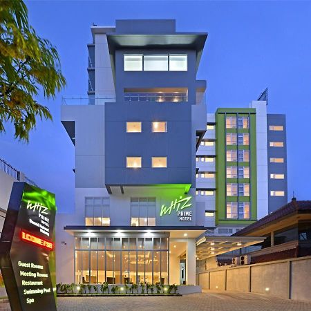 Whiz Prime Hotel Basuki Rahmat Malang Exteriér fotografie