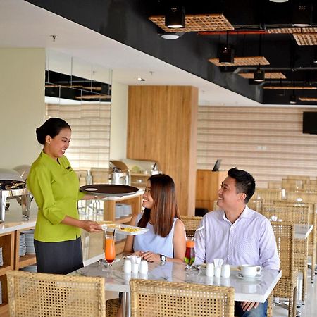 Whiz Prime Hotel Basuki Rahmat Malang Exteriér fotografie