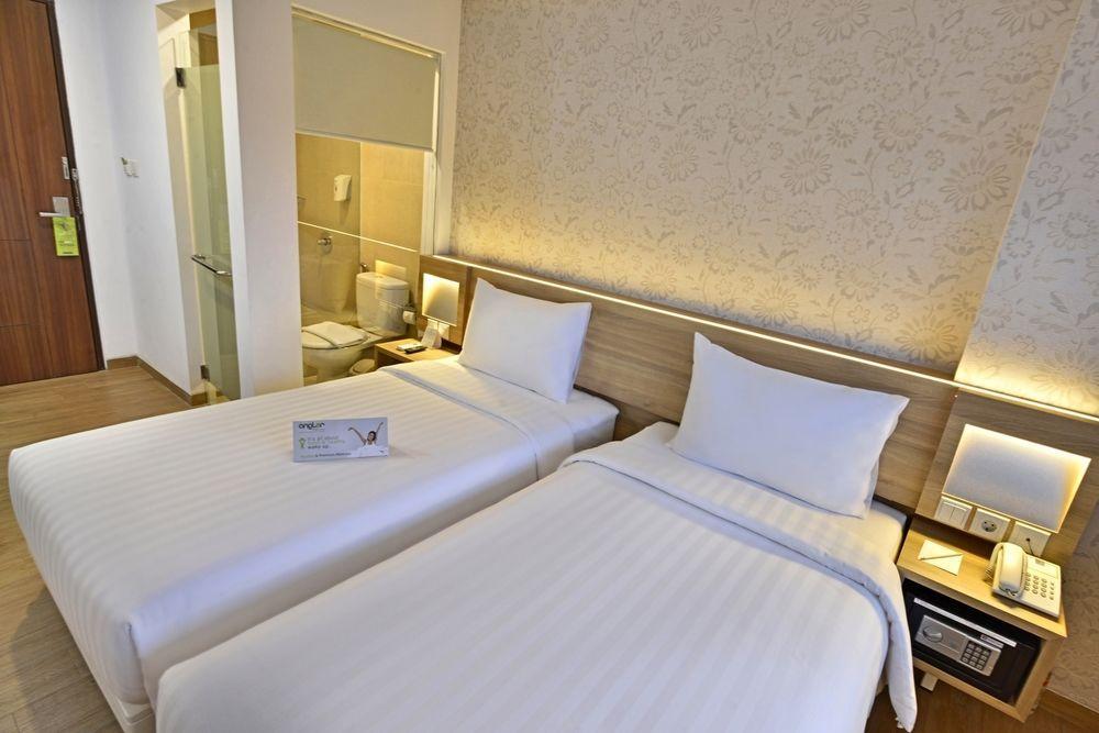 Whiz Prime Hotel Basuki Rahmat Malang Exteriér fotografie