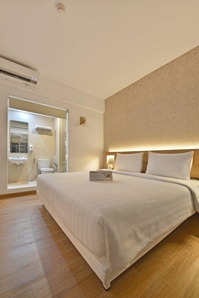 Whiz Prime Hotel Basuki Rahmat Malang Exteriér fotografie
