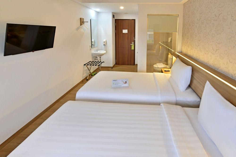 Whiz Prime Hotel Basuki Rahmat Malang Exteriér fotografie