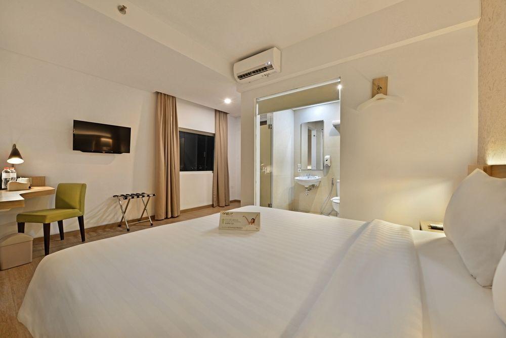 Whiz Prime Hotel Basuki Rahmat Malang Exteriér fotografie