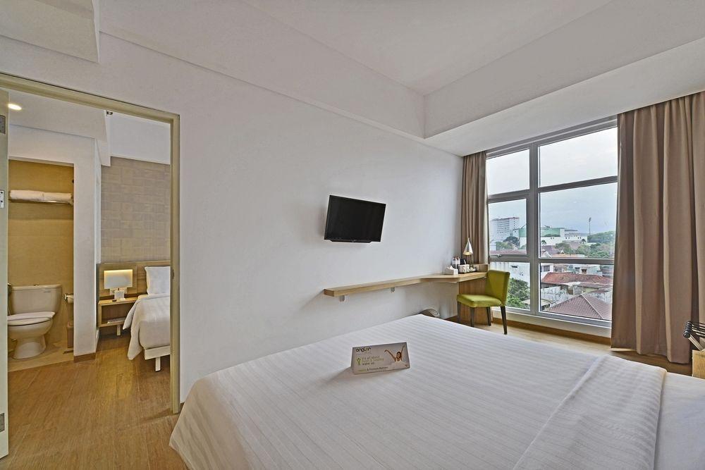 Whiz Prime Hotel Basuki Rahmat Malang Exteriér fotografie