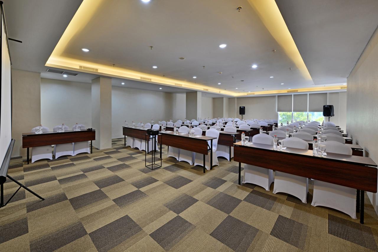 Whiz Prime Hotel Basuki Rahmat Malang Exteriér fotografie