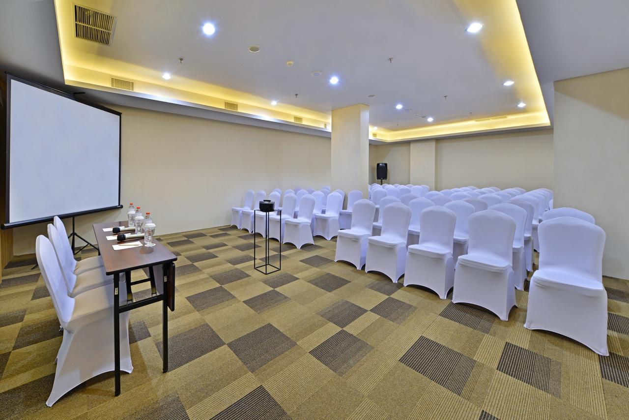 Whiz Prime Hotel Basuki Rahmat Malang Exteriér fotografie