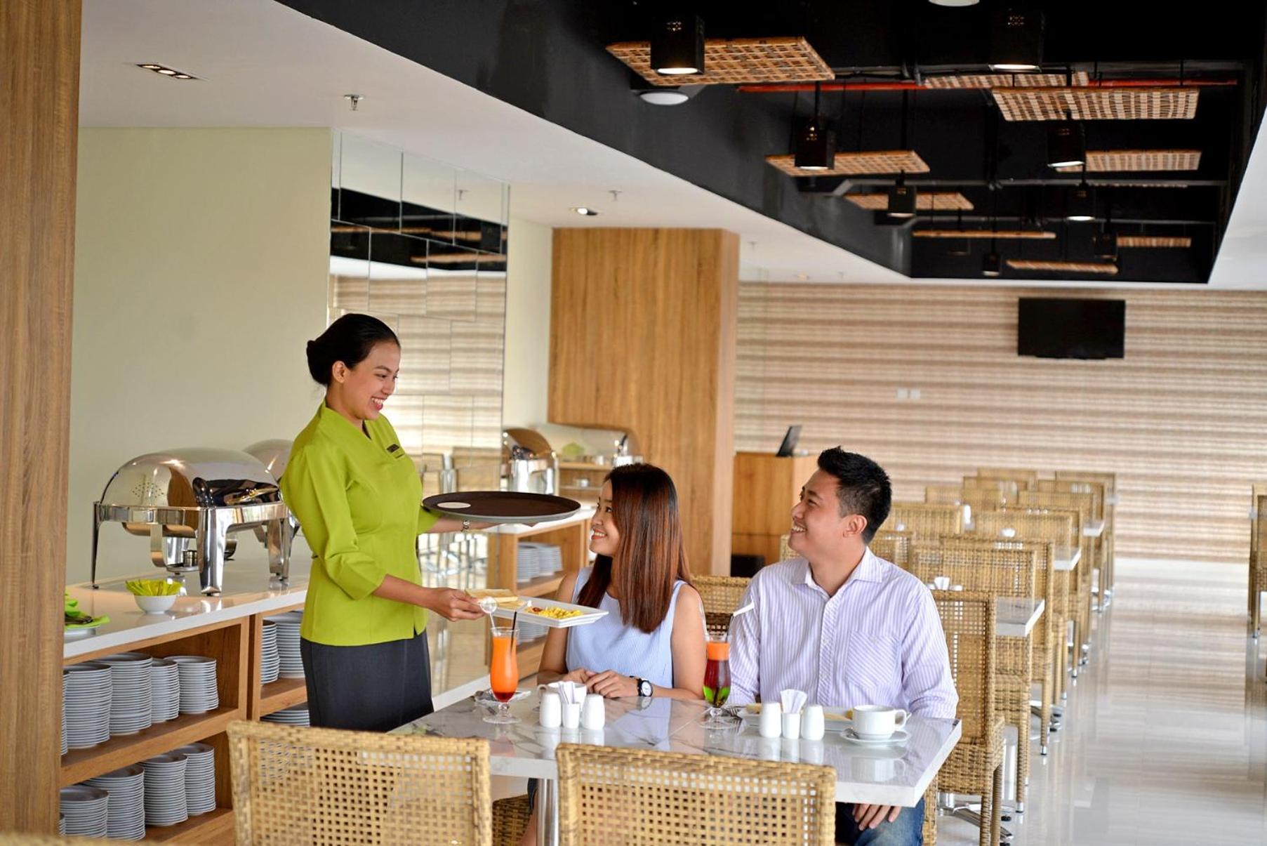 Whiz Prime Hotel Basuki Rahmat Malang Exteriér fotografie