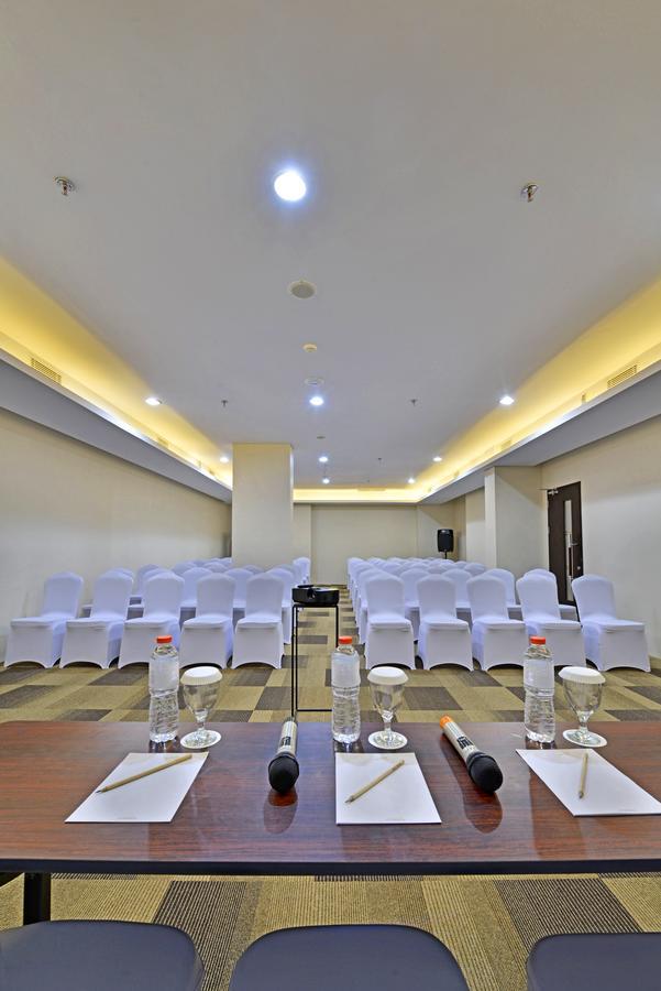 Whiz Prime Hotel Basuki Rahmat Malang Exteriér fotografie