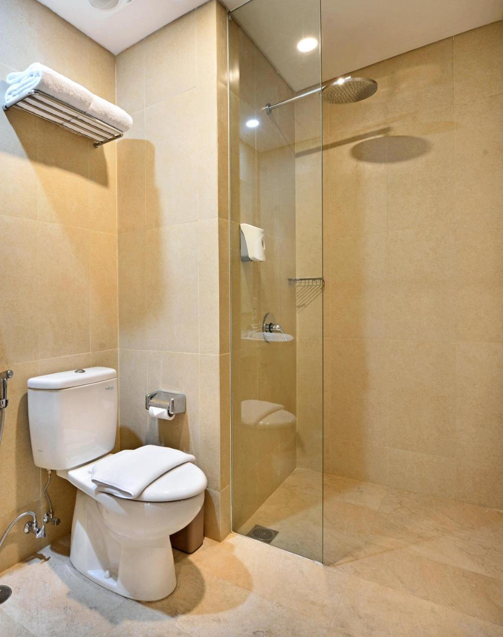 Whiz Prime Hotel Basuki Rahmat Malang Exteriér fotografie