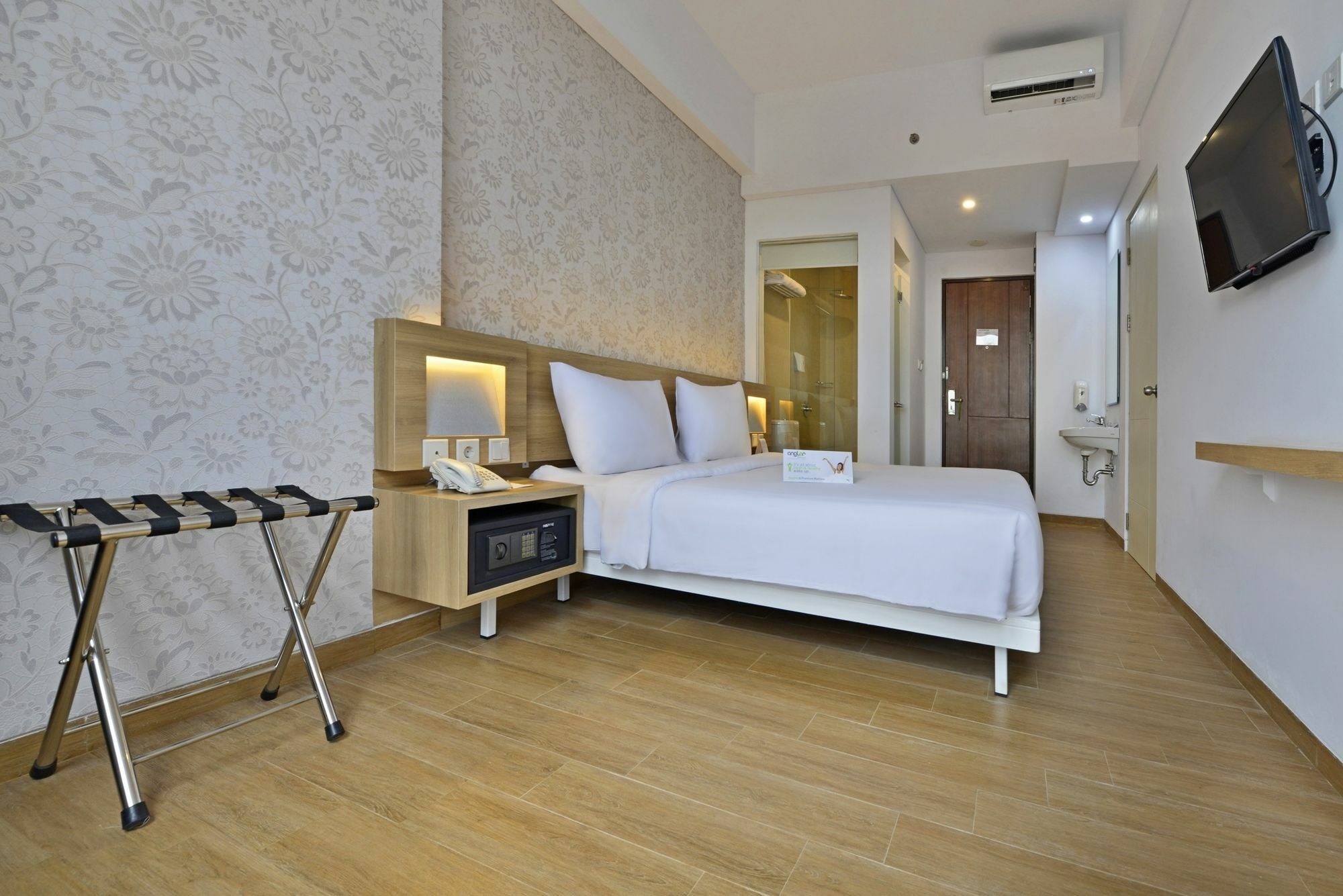 Whiz Prime Hotel Basuki Rahmat Malang Exteriér fotografie